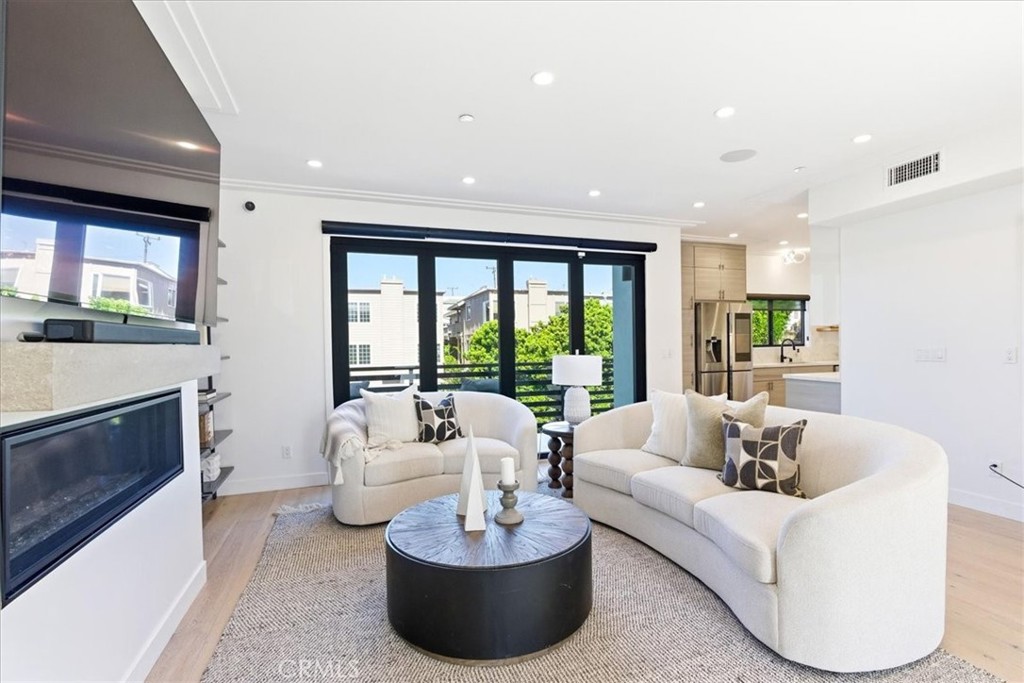 Additional perspective highlighting the seamless connection between indoor and outdoor living spaces. - 33871 Calle La Primavera, Dana Point CA 92629 - photo 6