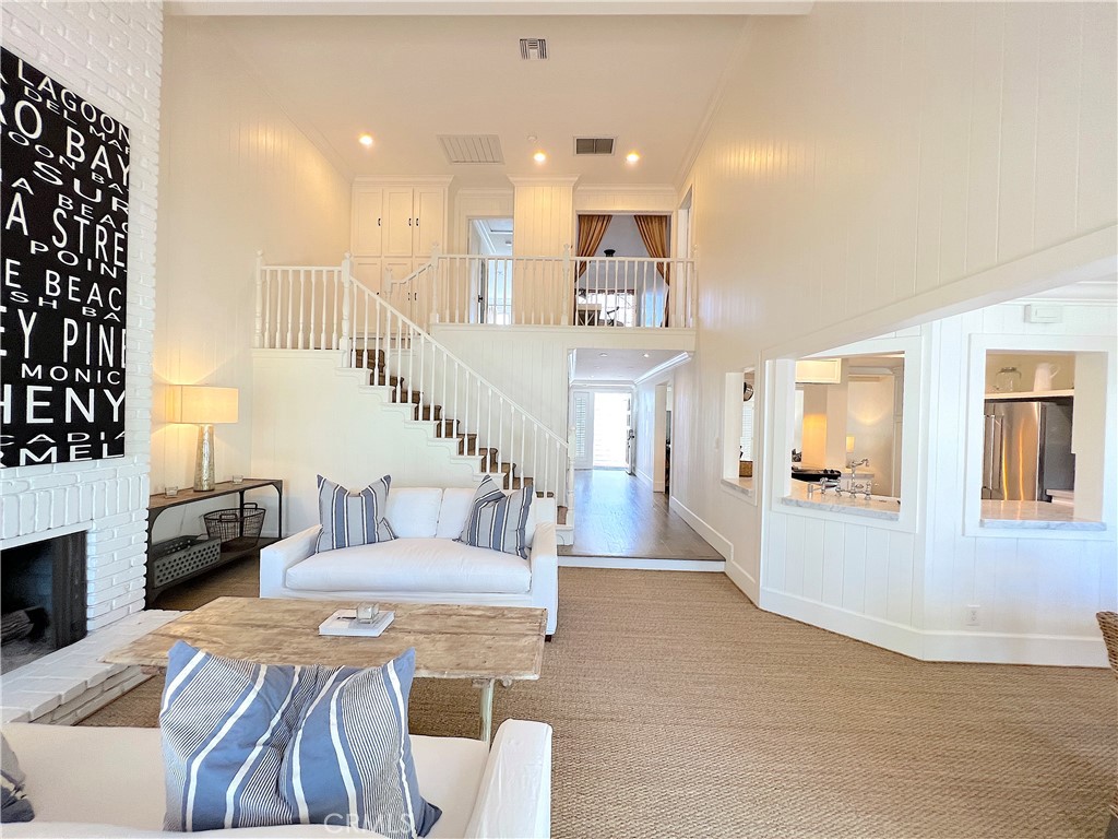 Cathedral ceiling in Living Room - really spacious. - 33908 Cape Cove, Dana Point CA 92629 - photo 1