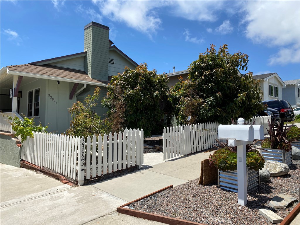 Adorable home with white picket fence! Avocado trees and a private outdoor space in your front yard for dining and enter - 33921 Copper Lantern Street, Dana Point CA 92629 - photo 1