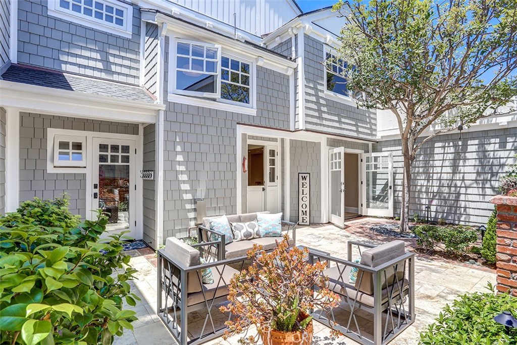 Only home in Cape Cove with a completely private fenced and gated front patio - 33925 Cape Cove, Dana Point CA 92629 - photo 1