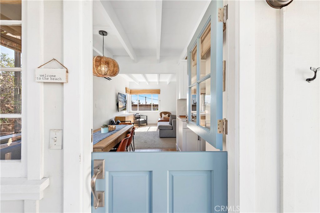Dutch door allows ocean breezes in - 33936 Amber Lantern Street, Dana Point CA 92629 - photo 1