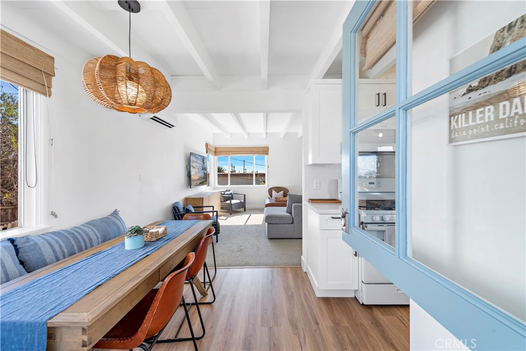 Very light and bright entrance - 33936 Amber Lantern Street, Dana Point CA 92629 - photo 2