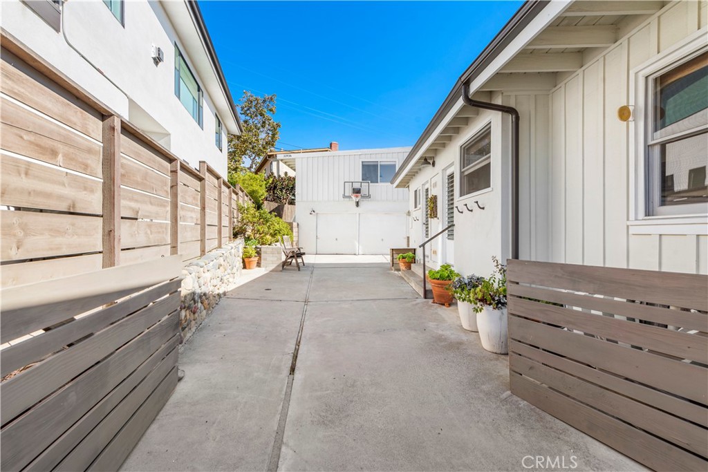 Walk through driveway gate to get to back home - 33936 Amber Lantern Street, Dana Point CA 92629 - photo 4
