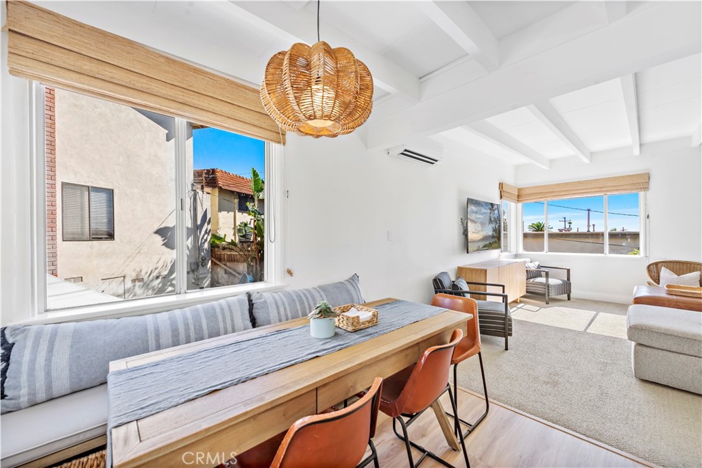 Banquette style seating in dining area - 33936 Amber Lantern Street, Dana Point CA 92629 - photo 10