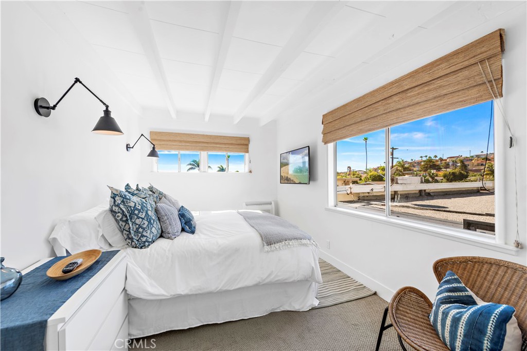 Custom Comfort California king bed with luxury bedding and down comforter - 33936 Amber Lantern Street, Dana Point CA 92629 - photo 21