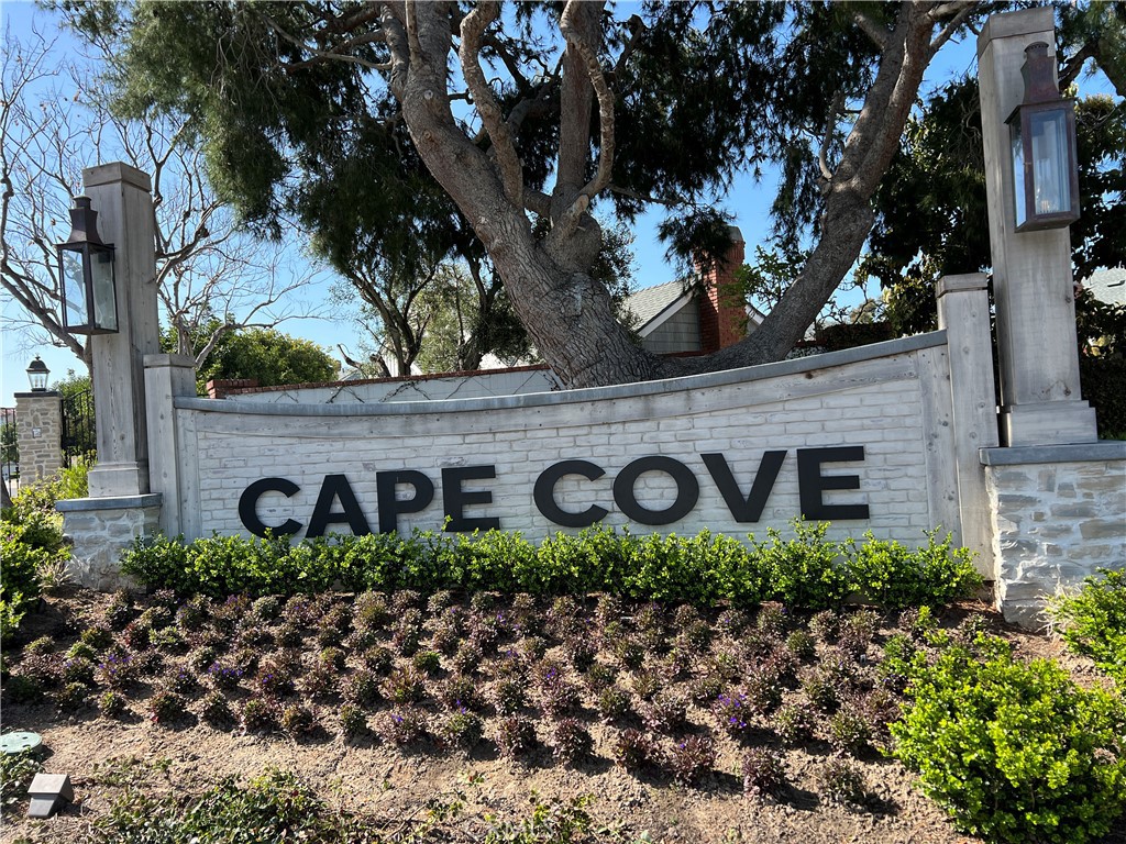 Beautifully landscaped gated front entrance. - 33952 Cape Cove, Dana Point CA 92629 - photo 1