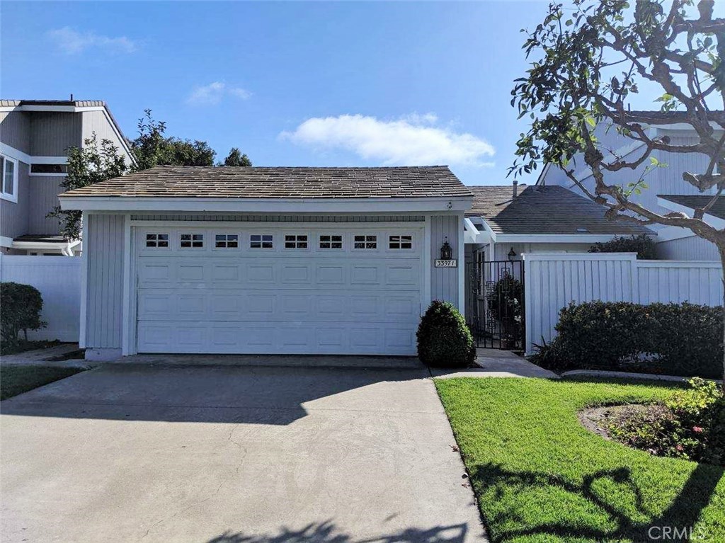Welcome home to this completely renovated 1-story patio home with 2 bedrooms plus den, 2 bathrooms, and living room/grea - 33971 Manta Court, Dana Point CA 92629 - photo 1