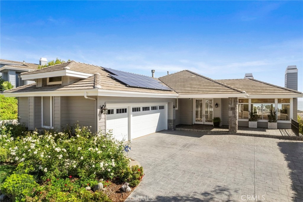 Fantastic SFH with 3 garage, spacious driveway, and elegant outside apperance - 34042 Capistrano By The Sea, Dana Point CA 92629 - photo 2