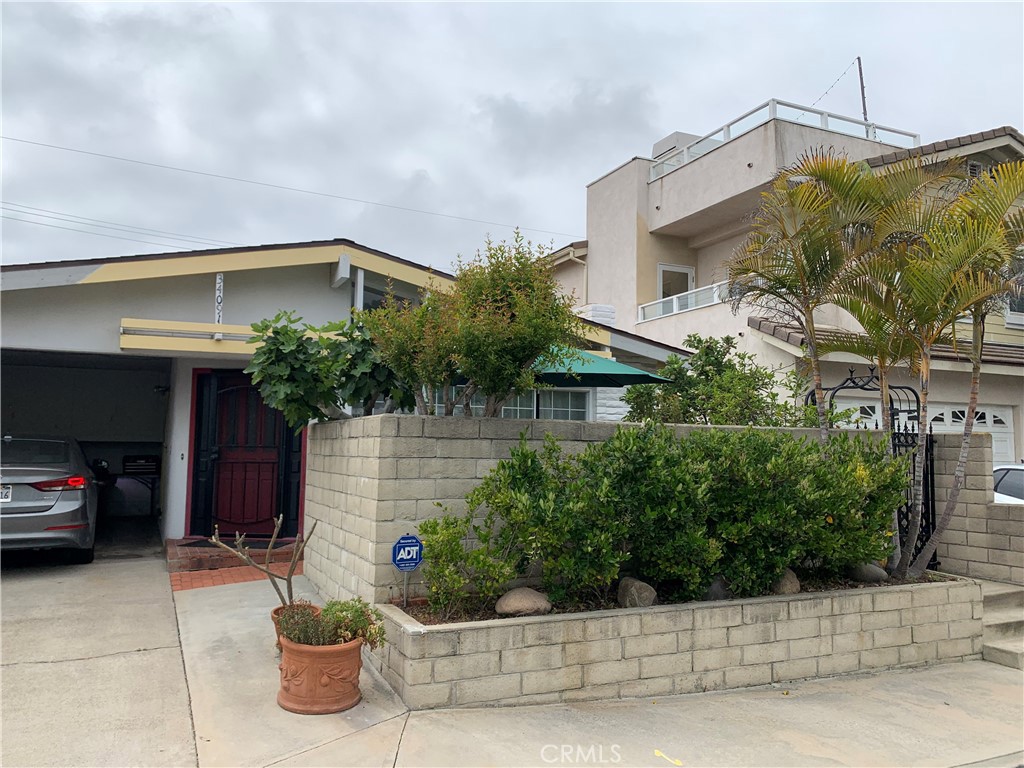 Privacy abounds in this beach close artists retreat. Notice the private front patio with an abundance of fruit trees. - 34091 Aurelio Drive, Dana Point CA 92629 - photo 1