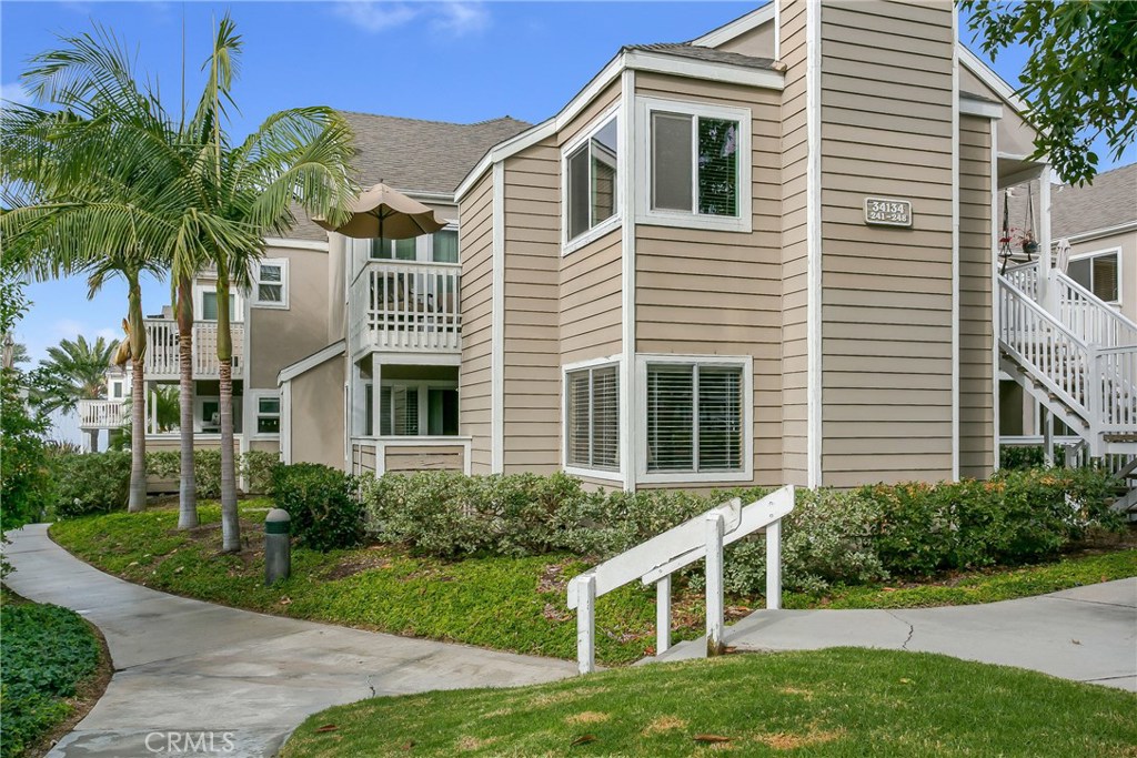 Entrance to building from parking lot. - 34134 Selva Road 246, Dana Point CA 92629 - photo 1
