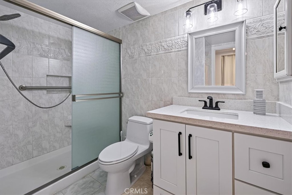 Common bathroom located in hallway - 34134 Selva Road 248, Dana Point CA 92629 - photo 23