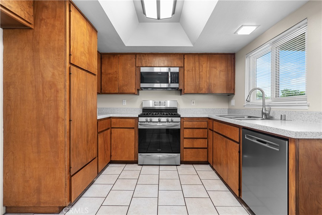 Kitchen - 34155 Camino El Molino, Dana Point CA 92624 - photo 10