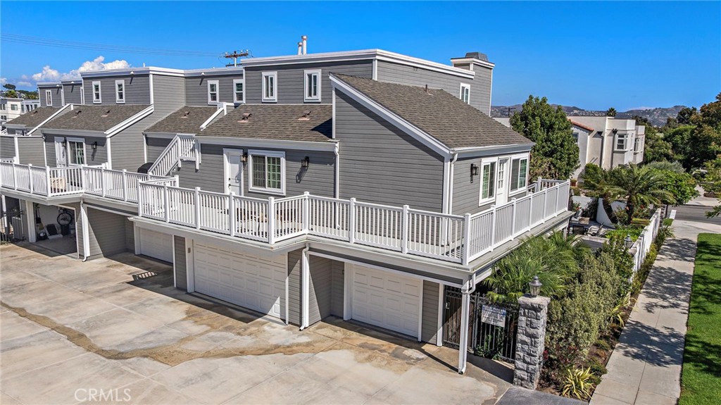 Two car garage with direct access to interior - 34279 Amber Lantern Street 11, Dana Point CA 92629 - photo 36