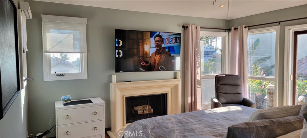 Primar Suite w/Fireplace, 65" TV, Large Ocean Horizon and Carden View Balcony - 34283 Via Lopez, Dana Point CA 92624 - photo 20