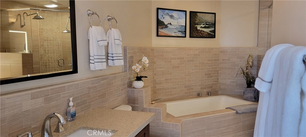 Primary Bath Suite w/dual head shower, large separate deep Soaking Tub & Vanity - 34283 Via Lopez, Dana Point CA 92624 - photo 23