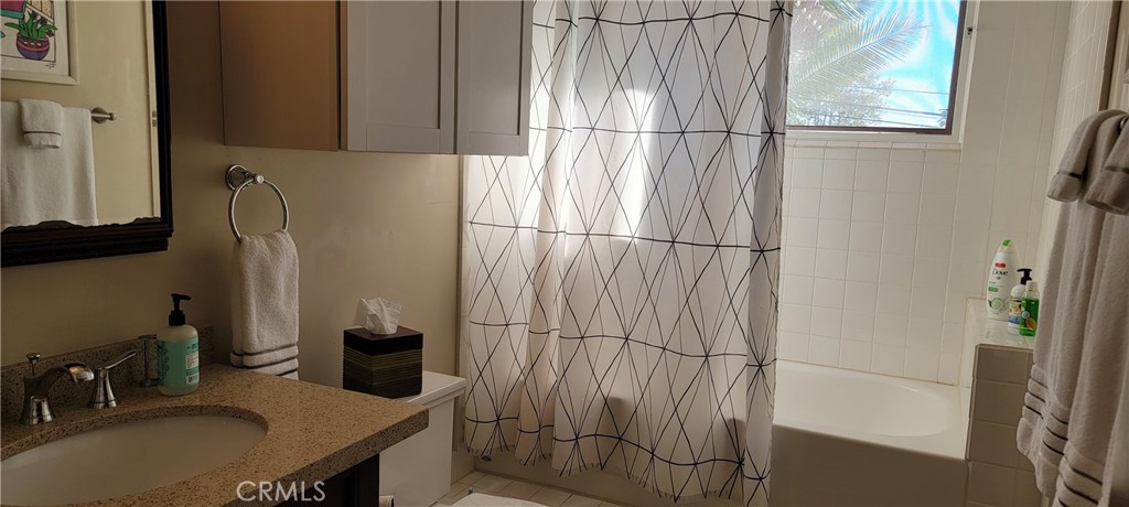 3rd Guest Bathroom with deep tub/shower combination with fluffy Towels - 34283 Via Lopez, Dana Point CA 92624 - photo 31