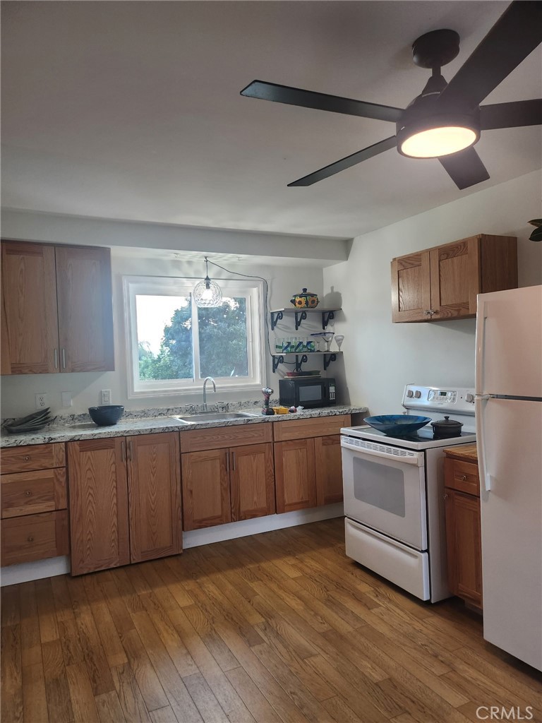 Kitchen - 34288 Camino El Molino B, Dana Point CA 92624 - photo 3