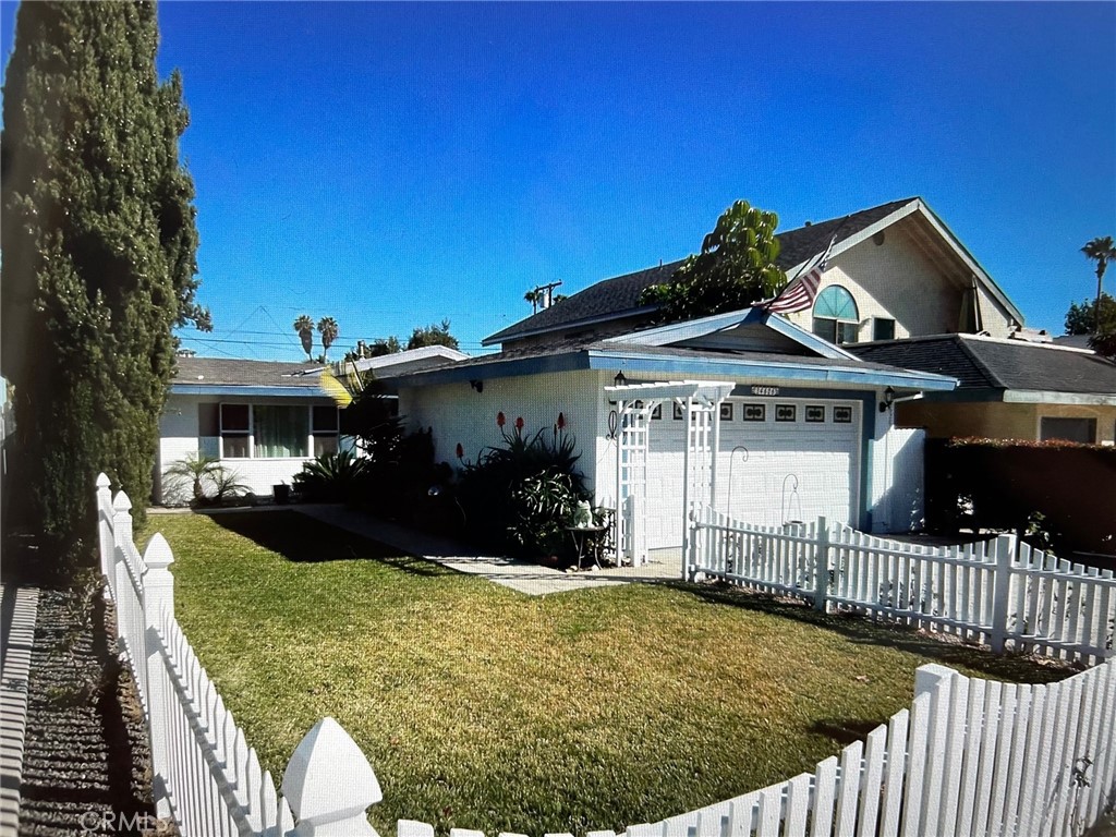 Front lawn and entry - 34626 Via Catalina A, Dana Point CA 92624 - photo 1