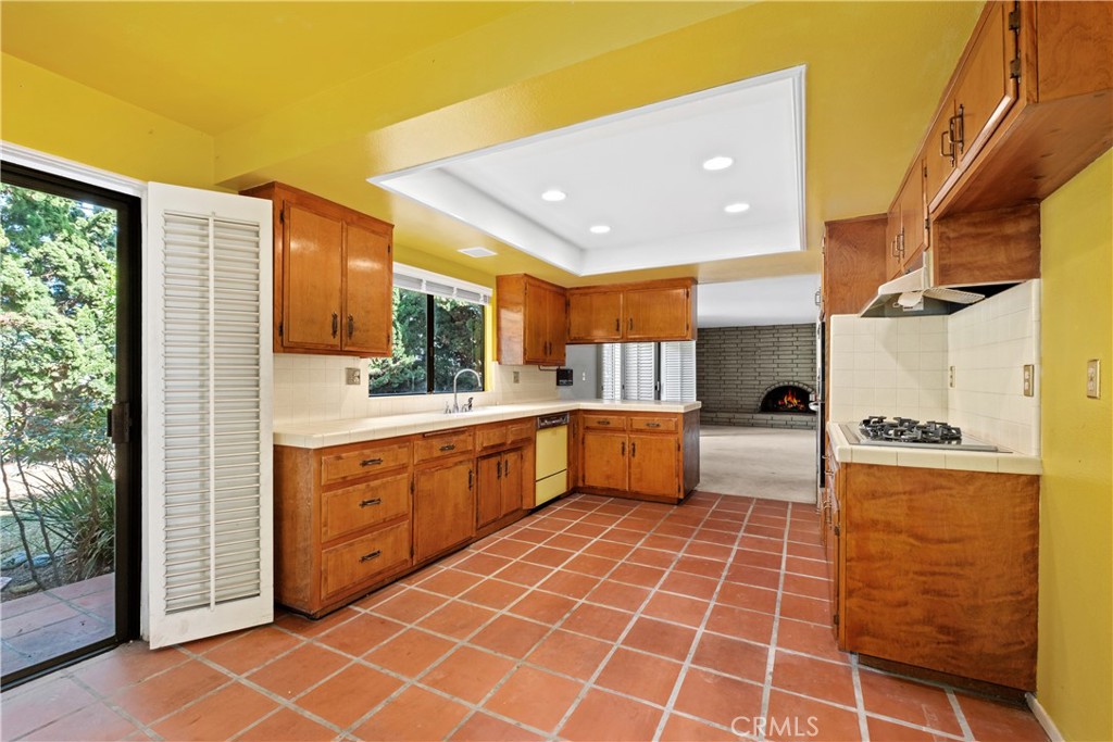 Galley kitchen with eating space - 34866 Doheny Place, Dana Point CA 92624 - photo 16