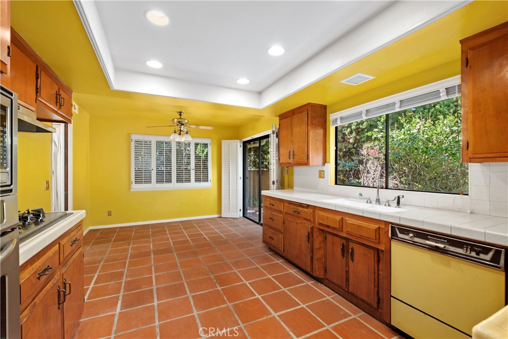 Kitchen with eating area and access to backyard - 34866 Doheny Place, Dana Point CA 92624 - photo 19
