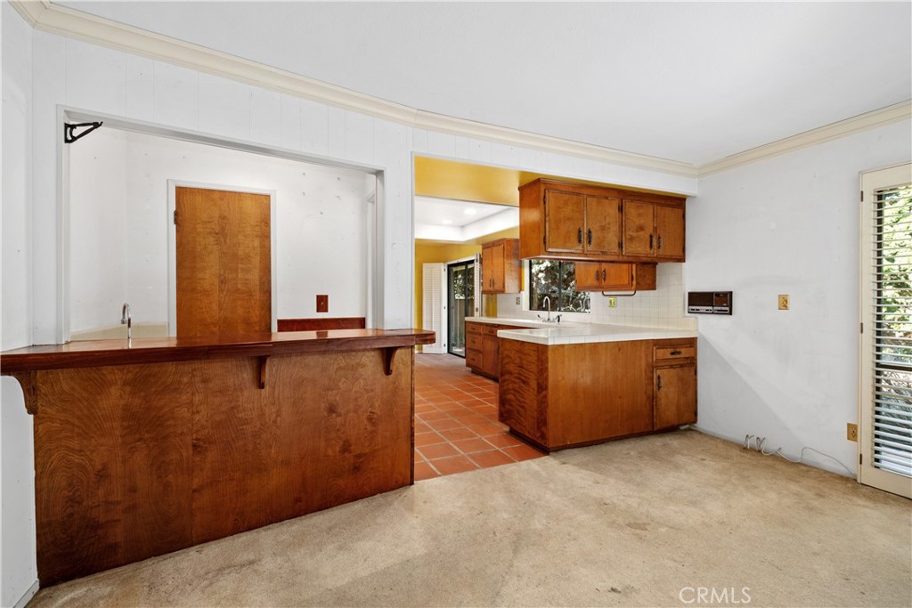 Wet bar in family room and kitchen with a walk-in pantry. - 34866 Doheny Place, Dana Point CA 92624 - photo 26