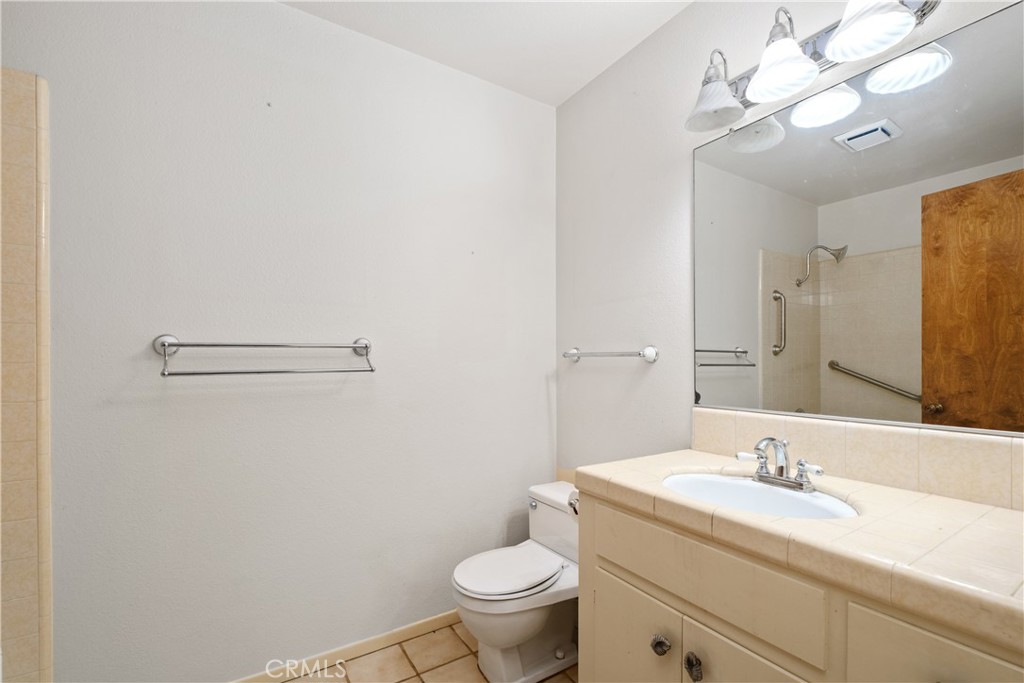 upstairs 2nd bathroom with tub and shower - 34866 Doheny Place, Dana Point CA 92624 - photo 39