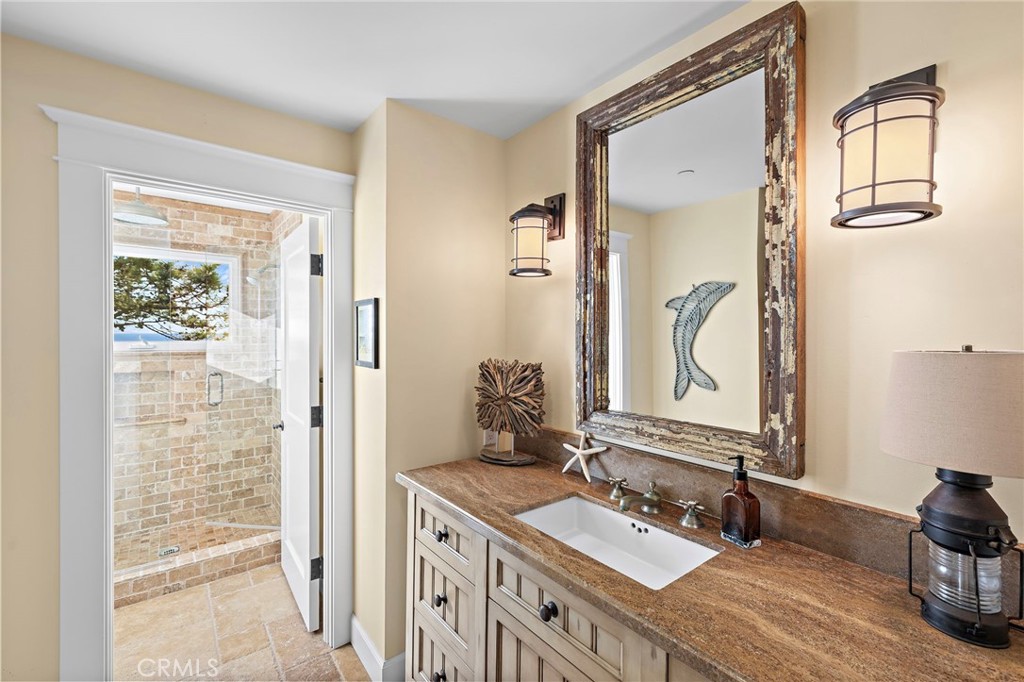 secondary bath - up - 35031 Camino Capistrano, Dana Point CA 92642 - photo 42