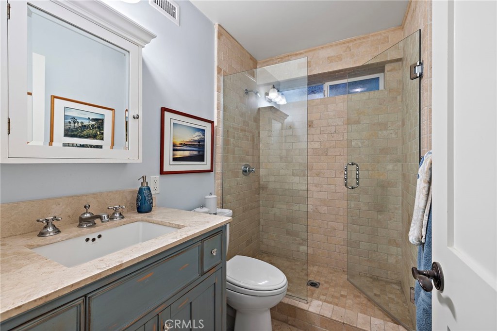 secondary bath - lower level - 35031 Camino Capistrano, Dana Point CA 92642 - photo 47