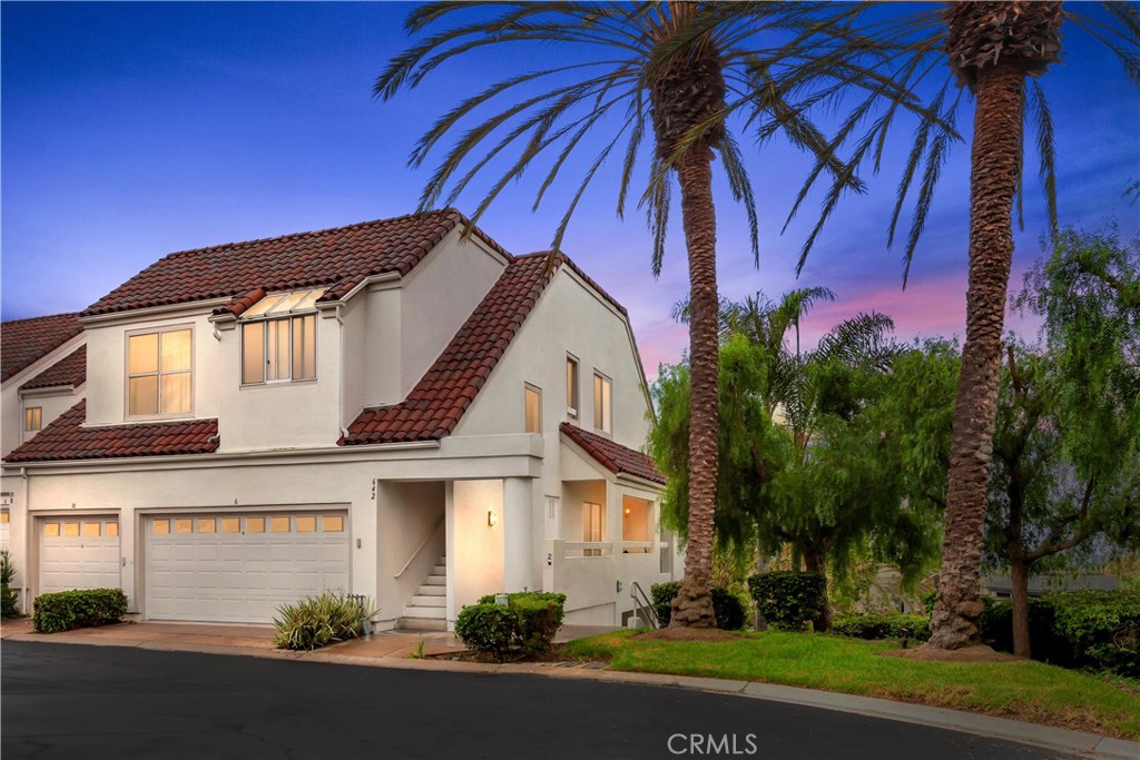 End unit with only 3 steps to enter - 4 Vista Del Mar, Dana Point CA 92629 - photo 2