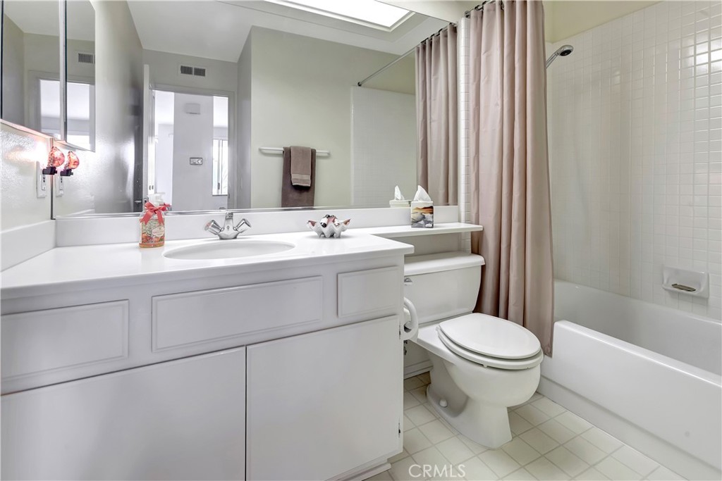 2nd bathroom in hall - 4 Vista Del Mar, Dana Point CA 92629 - photo 6