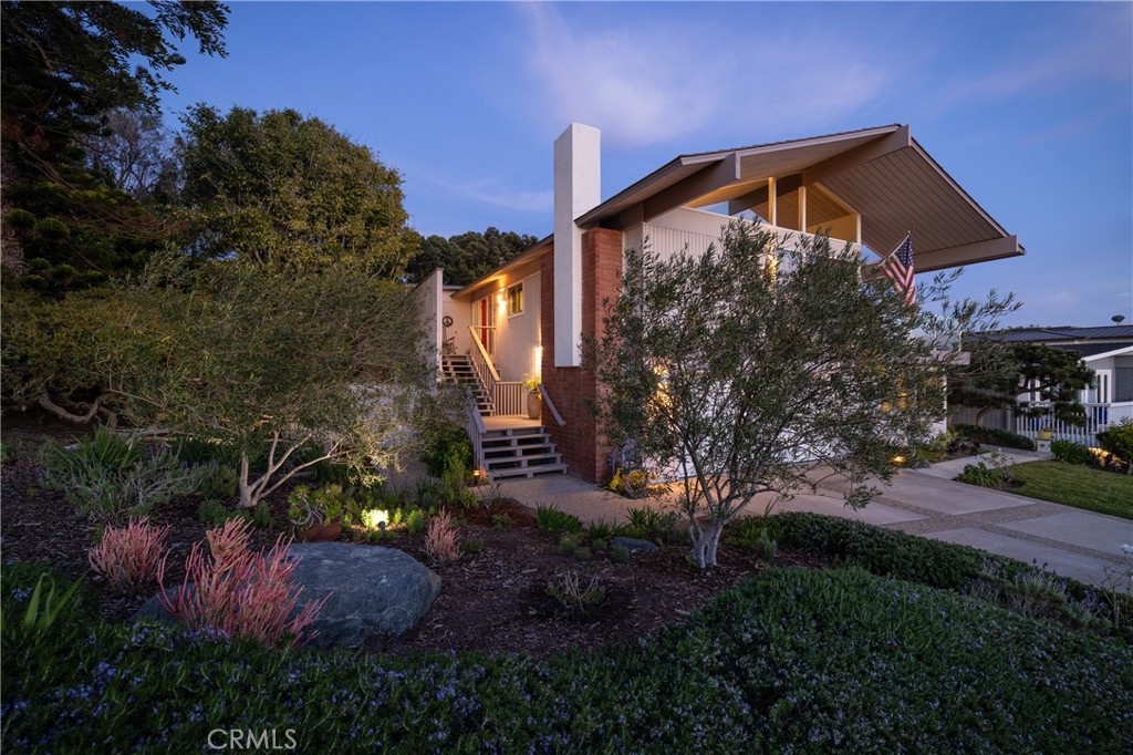 Charming garden design embraces front elevation - 409 Monarch Bay Drive, Dana Point CA 92629 - photo 1
