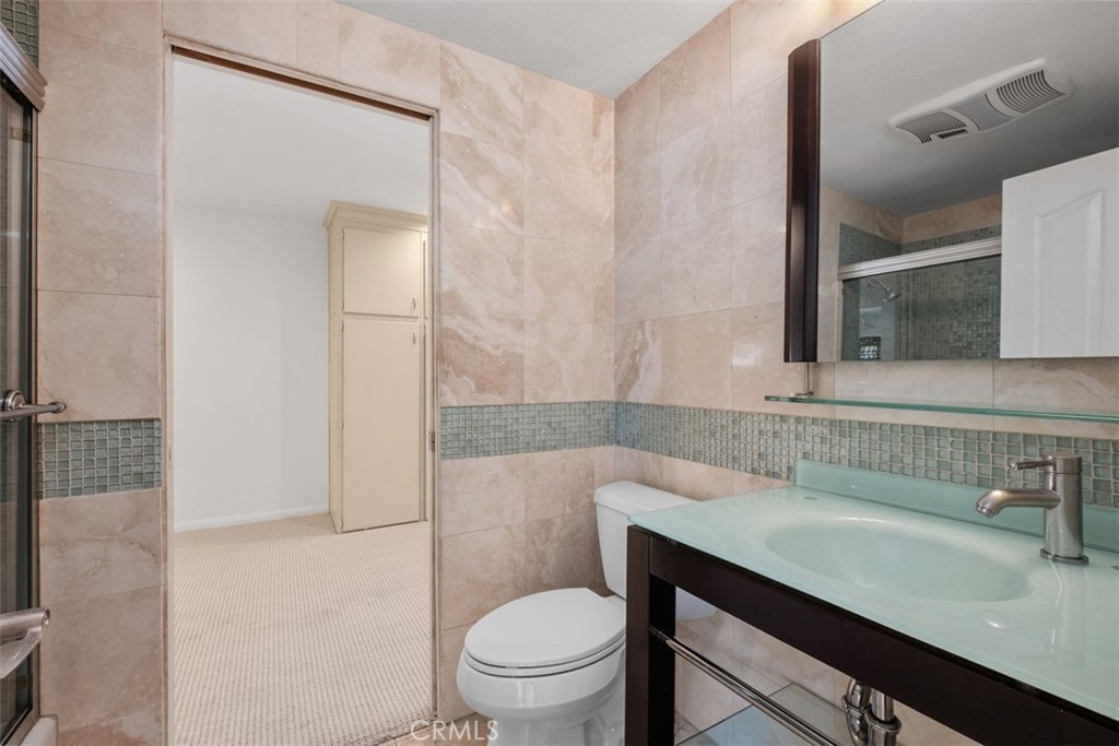 Main floor full bath - 41 Costa Del Sol, Dana Point CA 92629 - photo 15