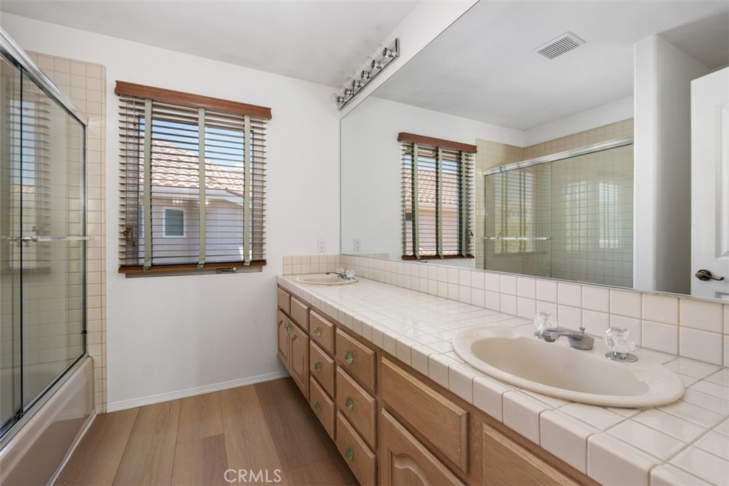 Upstairs secondary full bathroom with new vinyl flooring - 41 Costa Del Sol, Dana Point CA 92629 - photo 24