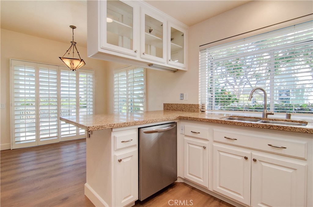 View of breakfast nook and sliding doors to back patio - 5 Veracruz, Dana Point CA 92629 - photo 5