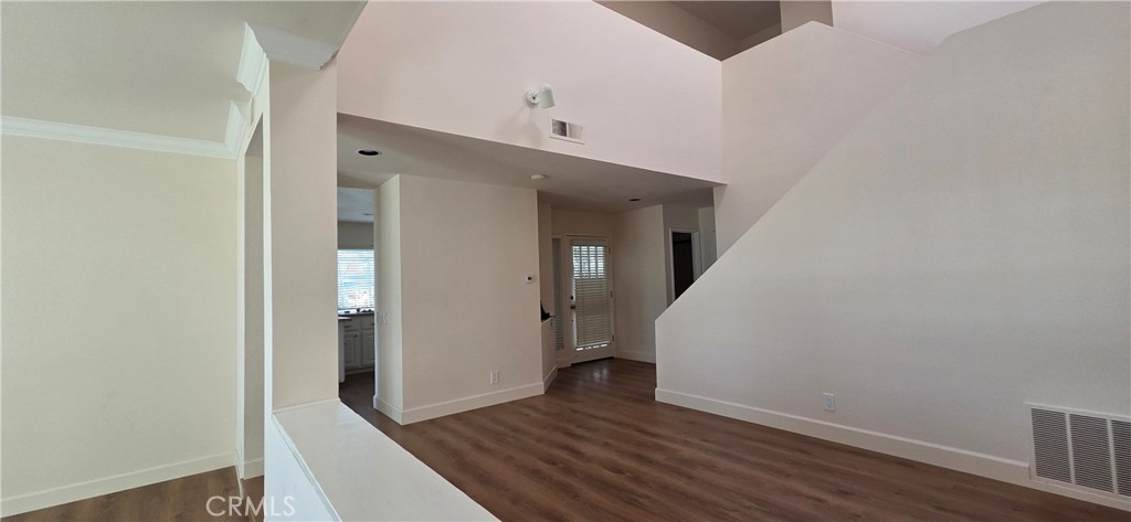 View of entry way and formal dining room - 5 Veracruz, Dana Point CA 92629 - photo 9
