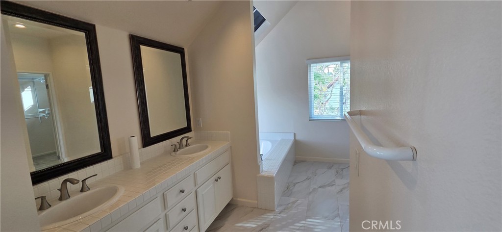 Primary bath with dual sinks and tub - 5 Veracruz, Dana Point CA 92629 - photo 15