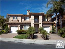Upscale home located near the end of a peaceful, single loaded street. Front of the home looks out to lush greenbelt. Su - 5 VISTA SOLE Street, Dana Point CA 92629 - photo 1