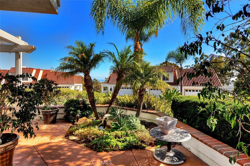 Patio off of the kitchen with fountain and ocean view - 7 Logo Vista, Dana Point CA 92629 - photo 1