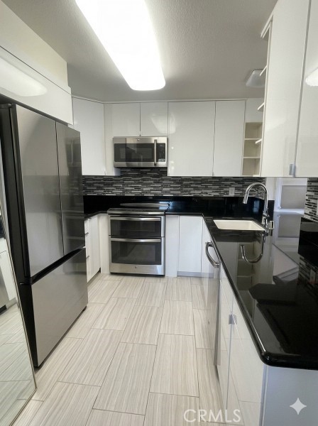 Kitchen - 74 Corniche, Dana Point CA 92629 - photo 4