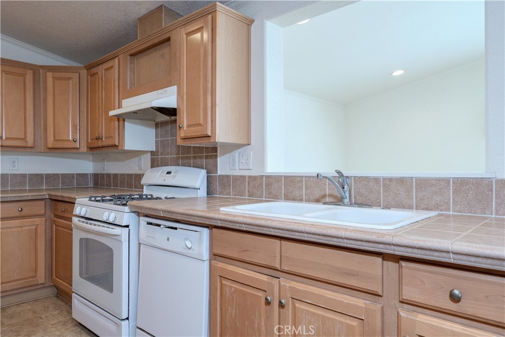 102 Pigeon, Fountain Valley CA 92708 - photo 10