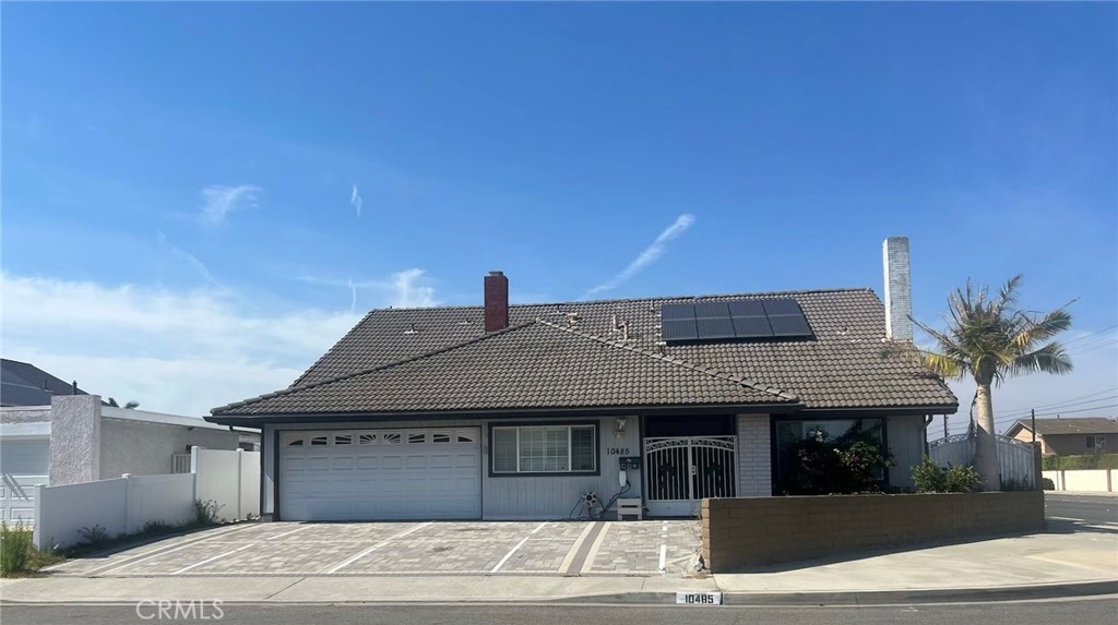 10485 La Sombra Avenue - Upper loft - 10485 La Sombra Avenue, Fountain Valley CA 92708 - photo 1