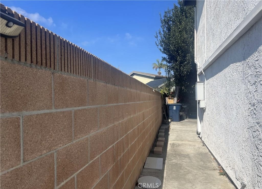 View to backyard - 10485 La Sombra Avenue, Fountain Valley CA 92708 - photo 4