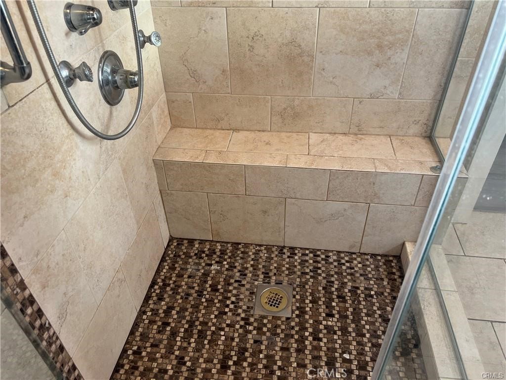 Large Shower with bench seat - 10485 La Sombra Avenue, Fountain Valley CA 92708 - photo 16