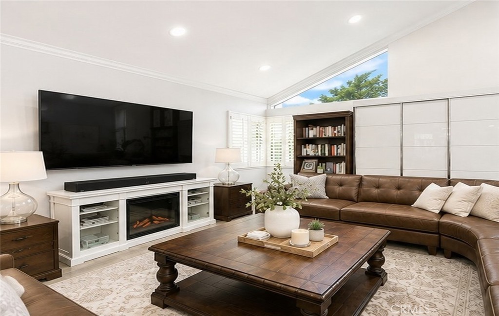 11167 MCGEE RIVER CIR, Fountain Valley CA 92708 - photo 3
