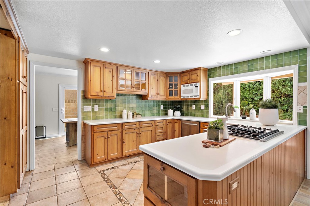 11302 Pennell Circle, Fountain Valley CA 92708 - photo 14