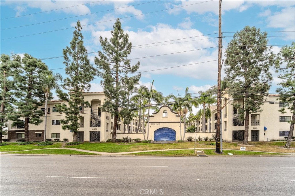 11600 Warner 640, Fountain Valley CA 92708 - photo 1