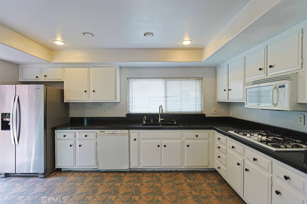 Kitchen - 16404 Ponderosa St., Fountain Valley CA 92708 - photo 4