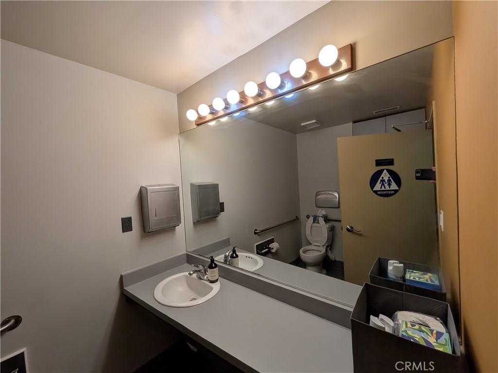 PDL - Office bath - 17220 125 &126 Newhope, Fountain Valley CA 92708 - photo 13