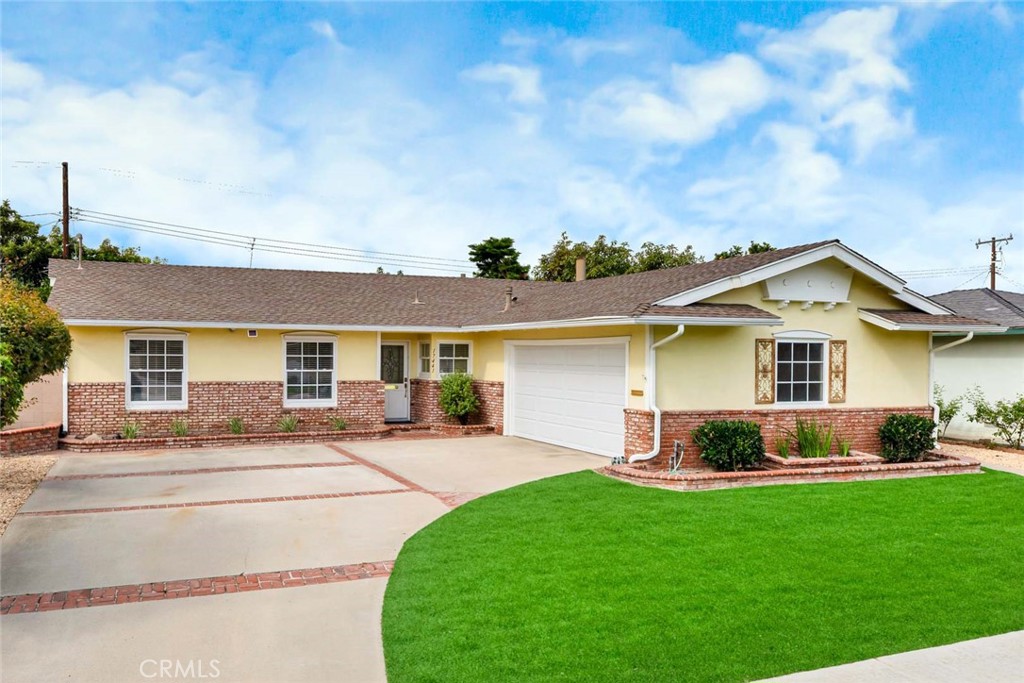 Large drive way great curb appeal - 17441 Ash Street, Fountain Valley CA 92708 - photo 1