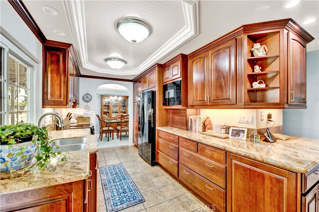 Gorgeous kitchen and adjacent formal dining room - 17455 Winemast Street, Fountain Valley CA 92708 - photo 5